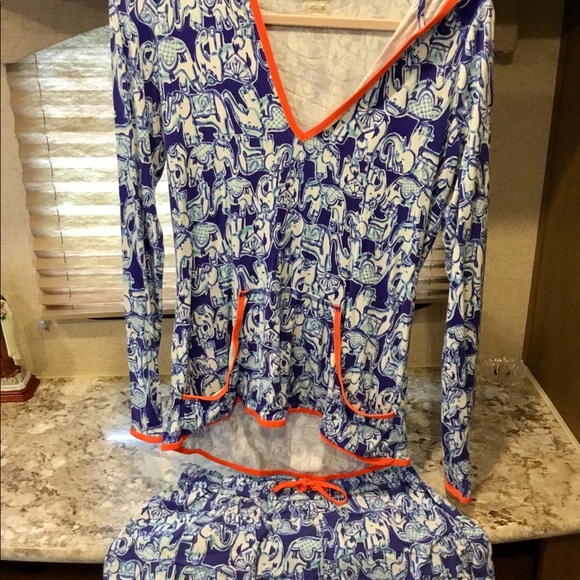 Lilly Pulitzer Tops - Lilly Pulitzer elephant luxletic set